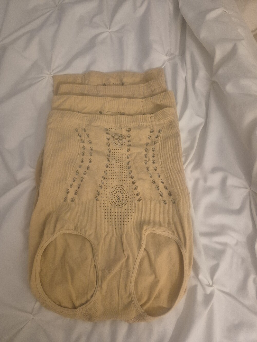 4 Pair High-Waist Shaping Shorts in Light Beige with Embellished Detail